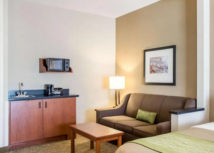 Comfort Inn & Suites West Chester - North Cincinnati