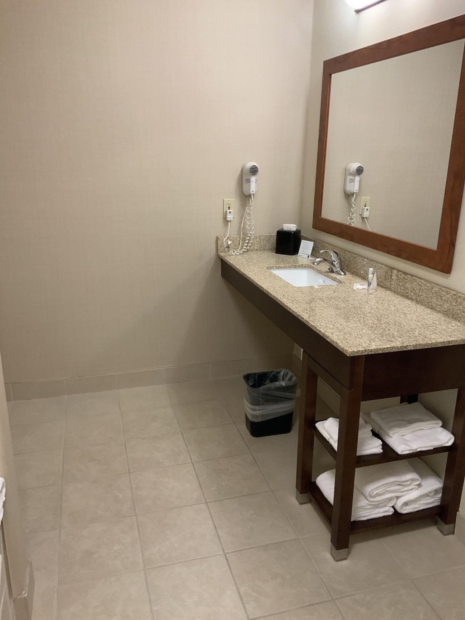 Comfort & - North Cincinnati Hotel 2*