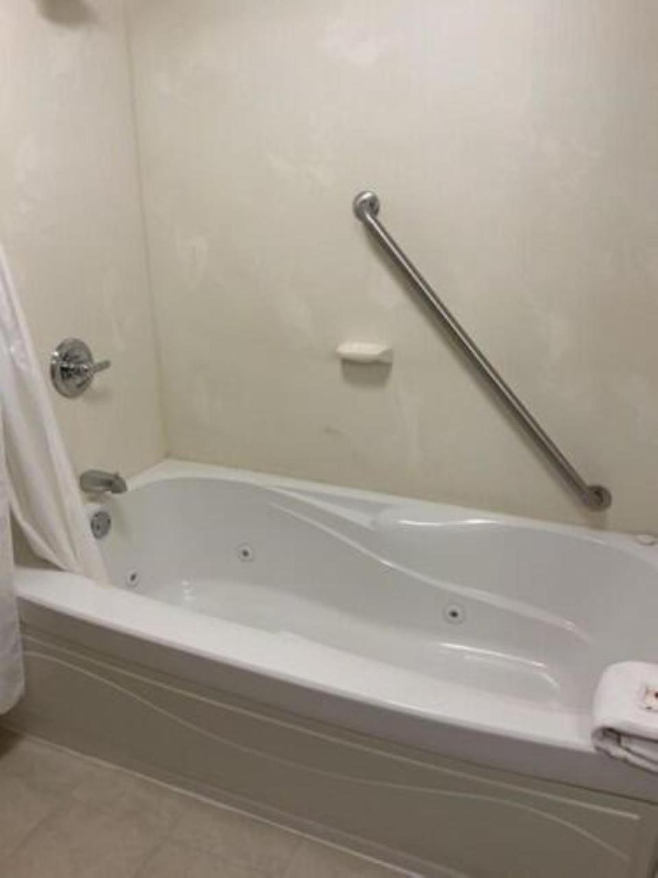 Comfort & - North Cincinnati Hotel