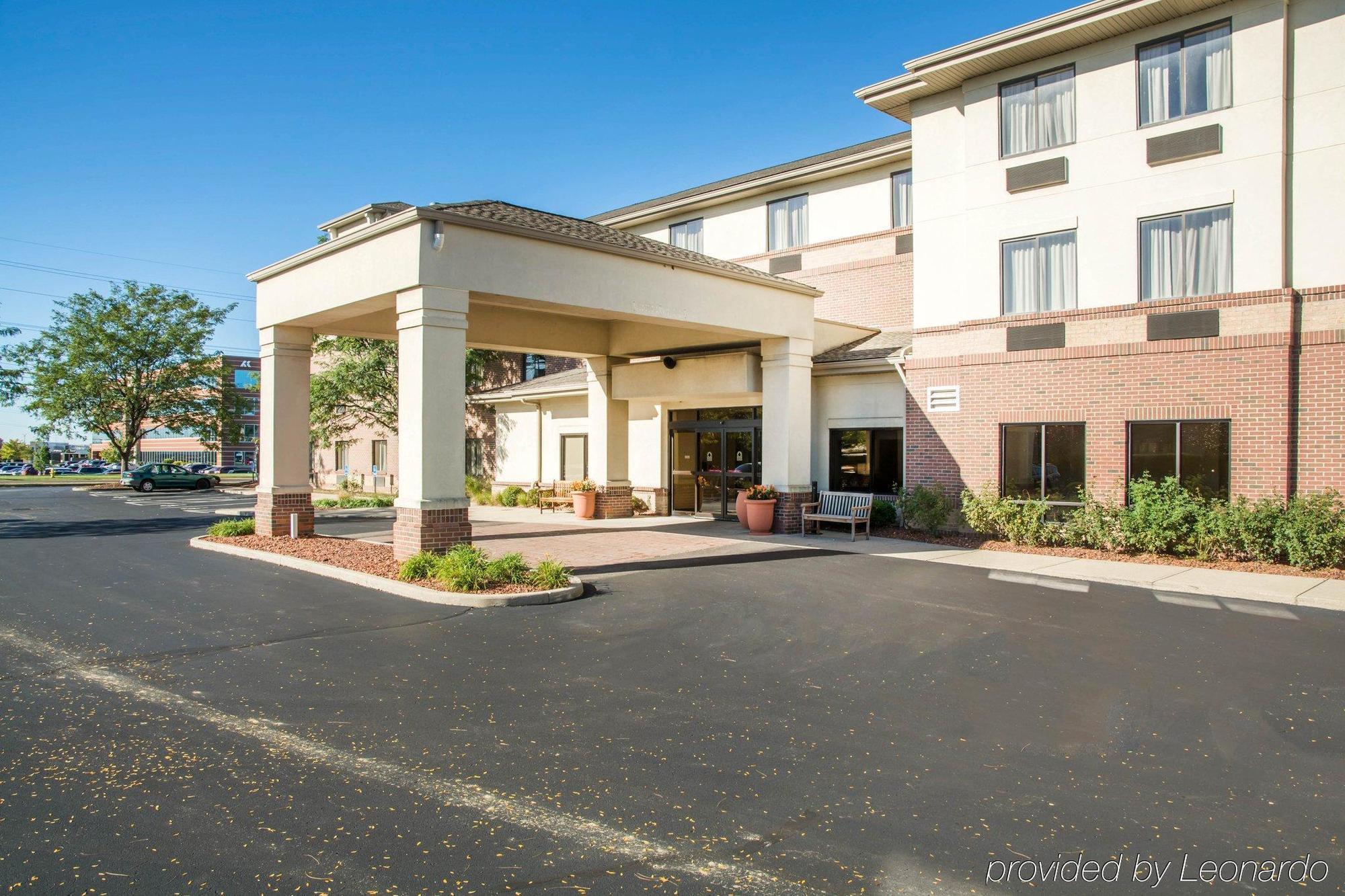 Comfort & - North Cincinnati Hotel